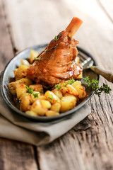 Souris d’agneau confite et Pommes de terre 1 © Jérôme Rommé