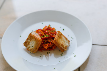 Lachsfilet auf Karottengemüse