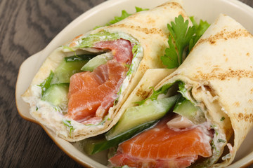 Salmon bread roll