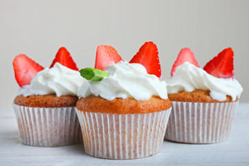Cupcakes with cream and strawberries