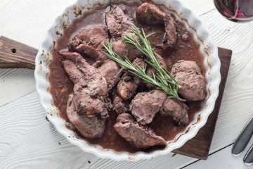 Grilled chicken in wine sauce
