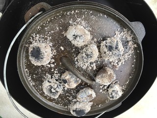 Kochen und Backen im Dutch Oven 