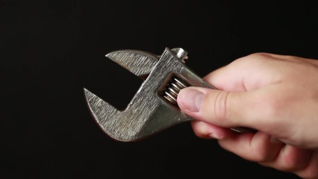 Holding steel alligator wrench