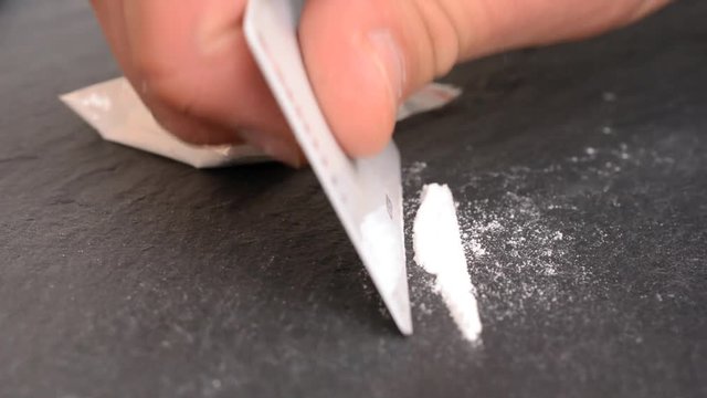 Eine Line Koks ziehen