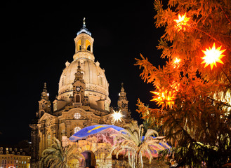 Weihnachtsmarkt an der Frauenkirche, Dresden, Sachsen, Deutschland, Europa