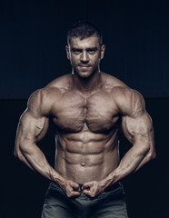 Obraz na płótnie Canvas Male bodybuilder, fitness model