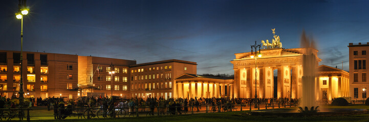 Panoramafoto Brandenburger Tor am Abend © Henry Czauderna