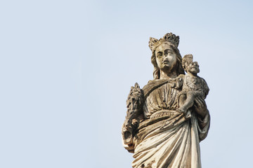 Fototapeta na wymiar Broken ancient statue Of Virgin Mary and Jesus Christ