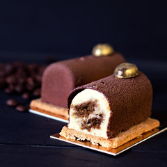 chocolate cake, tiramisu cake