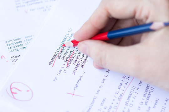 Programming training. program code with an error. Sorting the data. Programming language C end C+.