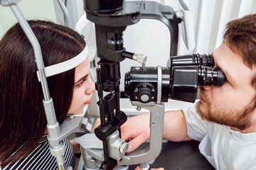Slit lamp examination. Biomicroscopy of the anterior eye segment. Basic eye examination.
