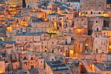 Fototapety  Matera, Basilicata, Włochy: widok na stare miasto o wschodzie słońca
