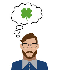 Mann denkt an Kleeblatt