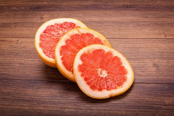 Fototapeta na wymiar orange grapefruit on a wooden surface. arrangement of sliced fruit.