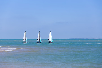 petits bateaux sur l'eau 