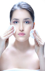 Fototapeta premium woman beauty face cotton disc