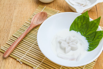 Coconut jelly and coconut milk