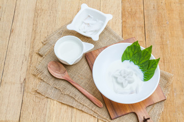 Coconut jelly and coconut milk