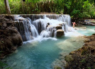 Fototapeta na wymiar Tad Kwang Si Waterfall Land mark in Luang Prabang, Laos ,beautiful turquoise color water and Tropical forest at Waterfall in north Lao