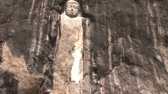Buduruwagala rock statue