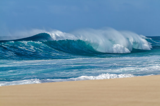 Breaking Ocean waves on the Beach on the north shore of Oahu Hawaii © Kelly Headrick