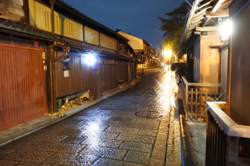 京都　東山　夜道