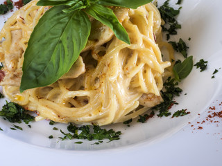 Spaghetti with cream sauce