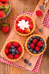 Tartlets with forest fruits. 