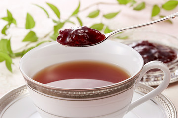 紅茶にジャム(ロシアンティー)