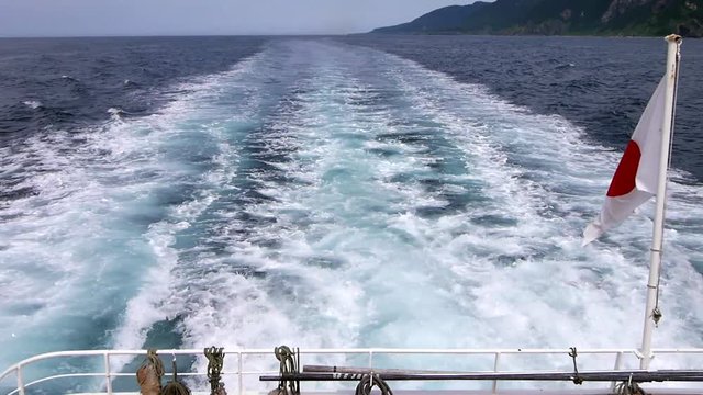 Tail view of sailing ferry. (航行中のフェリーの航跡)