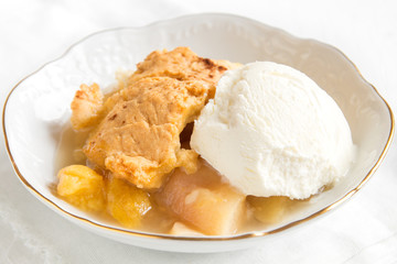 peach cobbler with ice cream