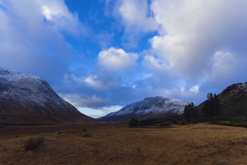 Fototapeta na wymiar Winter landscape of Scottish nature with Glencoe mountains at Glen Etive