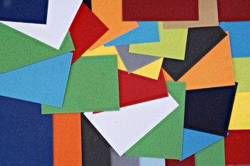 große Menge bunter Papierbogen formatfüllend