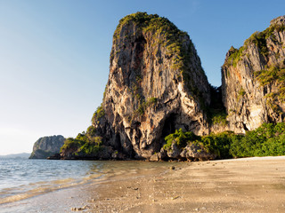 Railay beach in Krabi, Thailand © salparadis