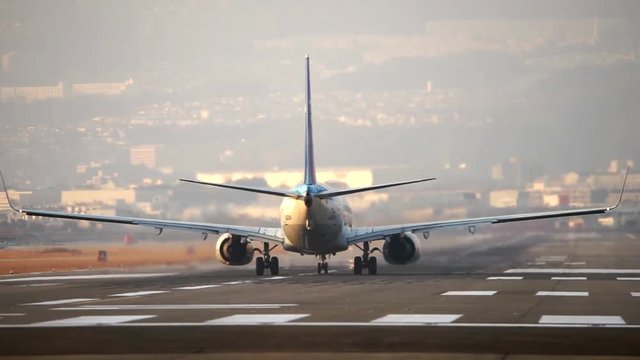 Airplane taking off from the airport. (航空機離陸シーン)