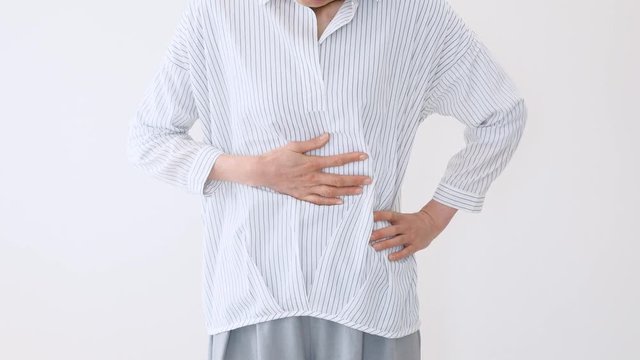 ミドル　女性　腹痛