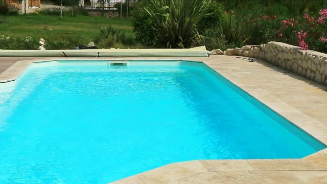 Eau bleue de piscine