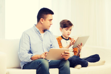 Fototapeta premium father and son with tablet pc at home