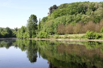 Obraz premium reflets sur la rivière Dordogne