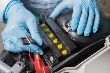 Installation of the motorbike battery