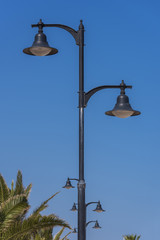 Farolas en la calle.