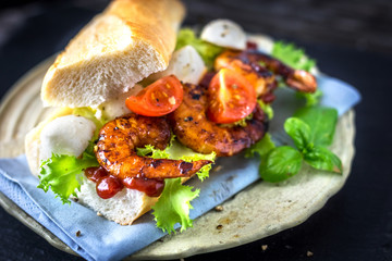 Sandwich with prawn and vegetables