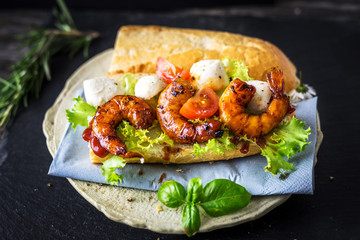 Sandwich with prawn and vegetables