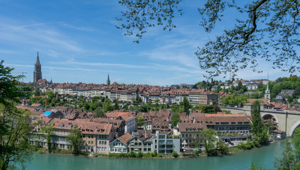 Fototapeta na wymiar Skyline Stadt Bern im Sommer