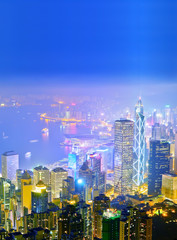 Obraz premium Victoria Harbor and Hong Kong skyline at night.