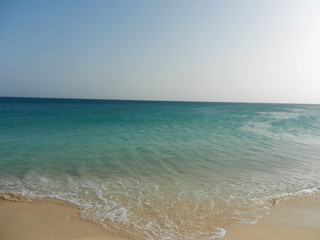 Traumhafter Strand mit Meer