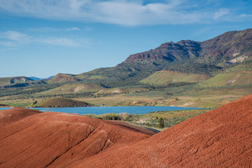 Red Rocks and Lake in Central Oregon