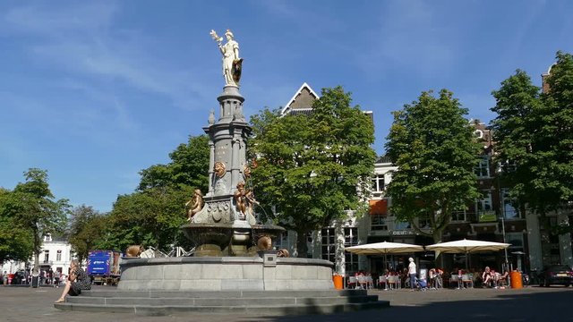 People walking on the Brink in Deventer, Wilhemina fountain