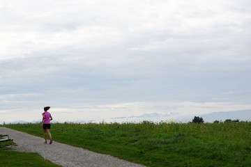 Frau am Laufen in Zürich