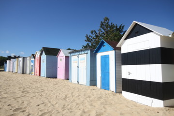 Naklejka premium Cabines de plage, île, Saint Denis d'Oléron,plage,peinture